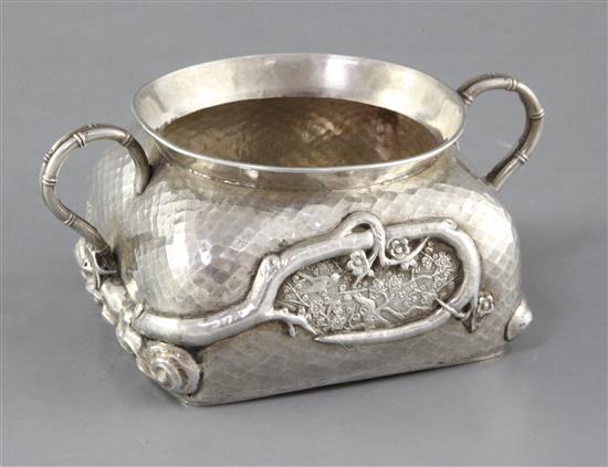 A late 19th/early 20th Japanese planished silver two handled sugar bowl, 7 oz.
